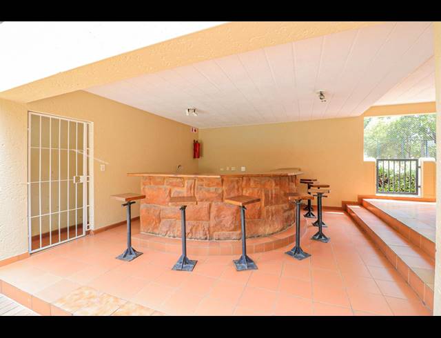 2 BEDROOM APARTMENT FOR SALE IN BRYANSTON